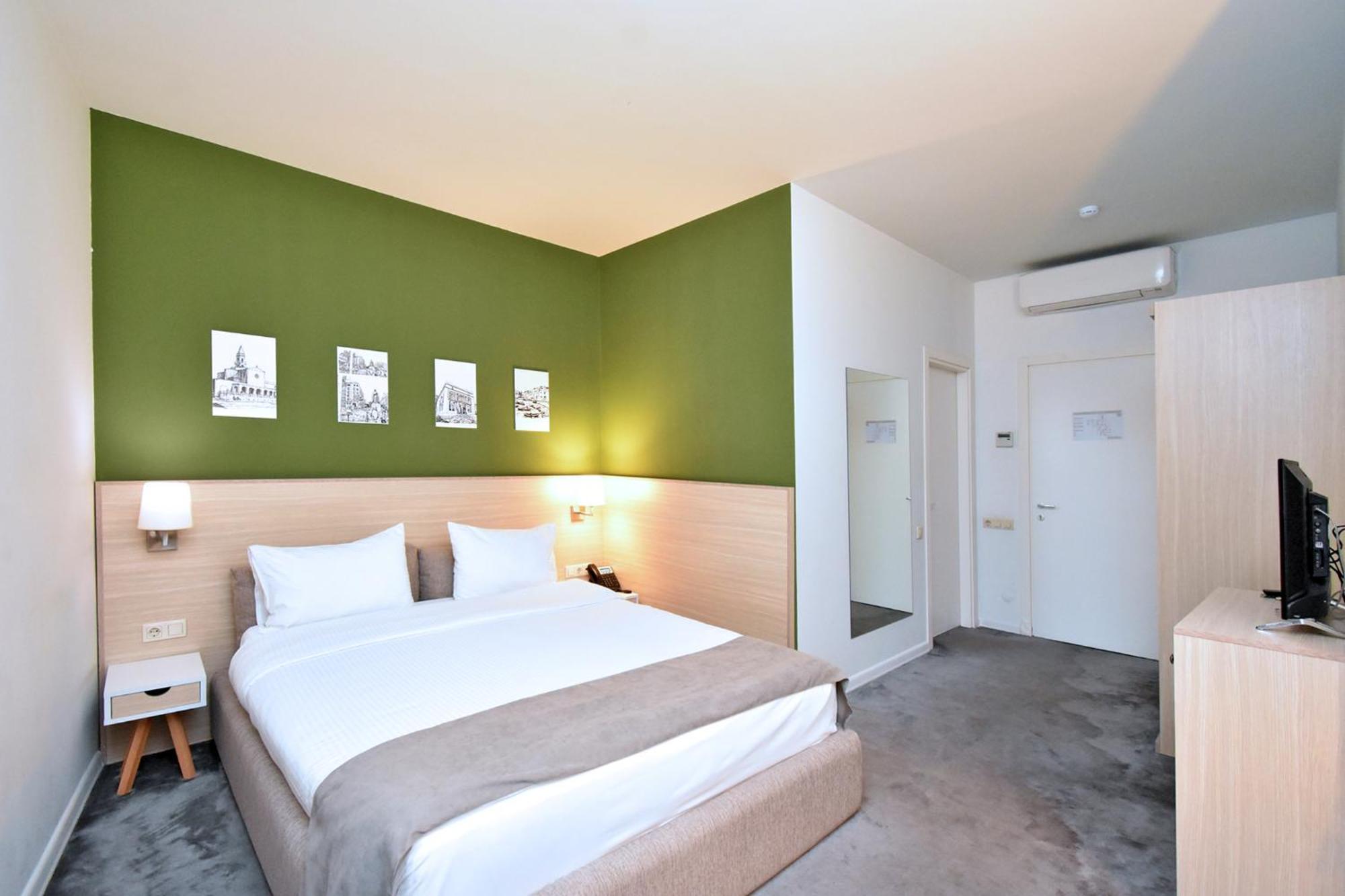 In City Hotel Ереван Экстерьер фото