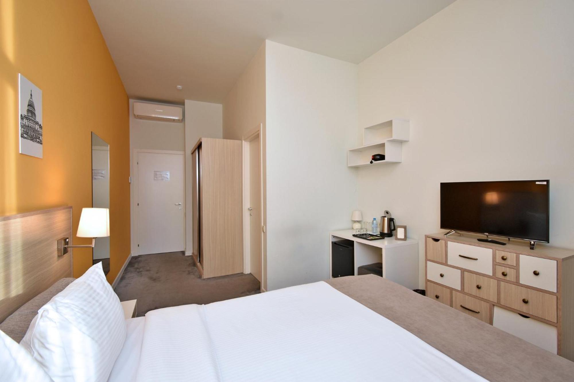 In City Hotel Ереван Экстерьер фото