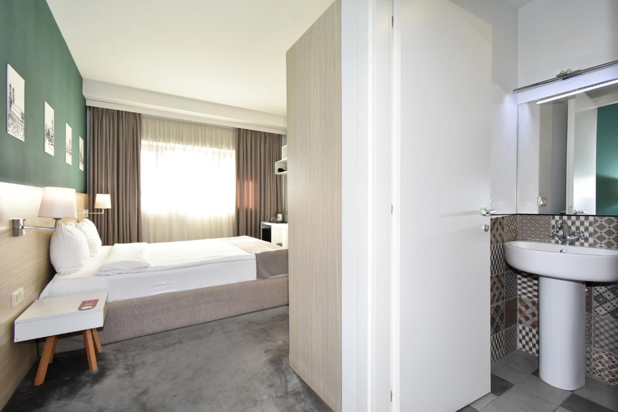 In City Hotel Ереван Экстерьер фото